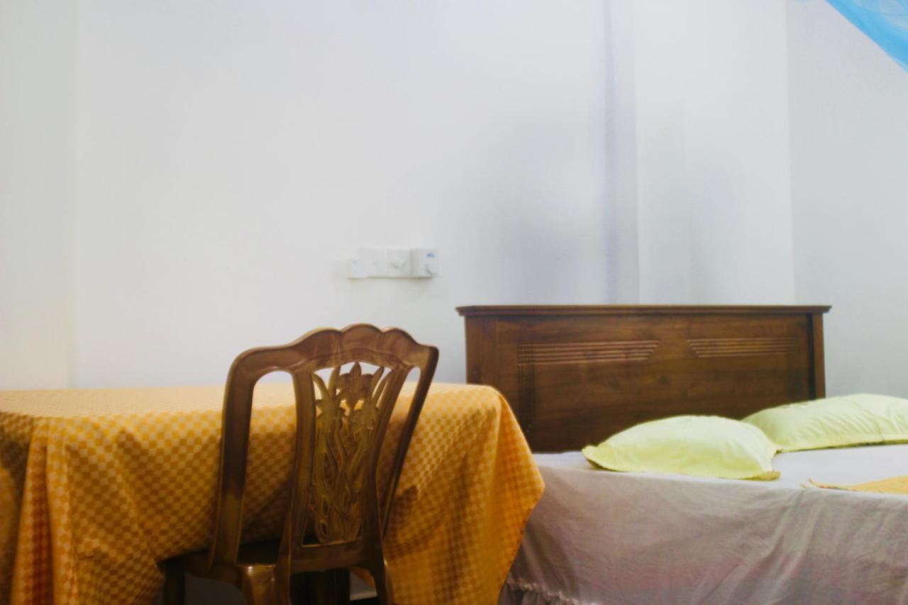 Hotel Sunshine Guest à Matara Extérieur photo