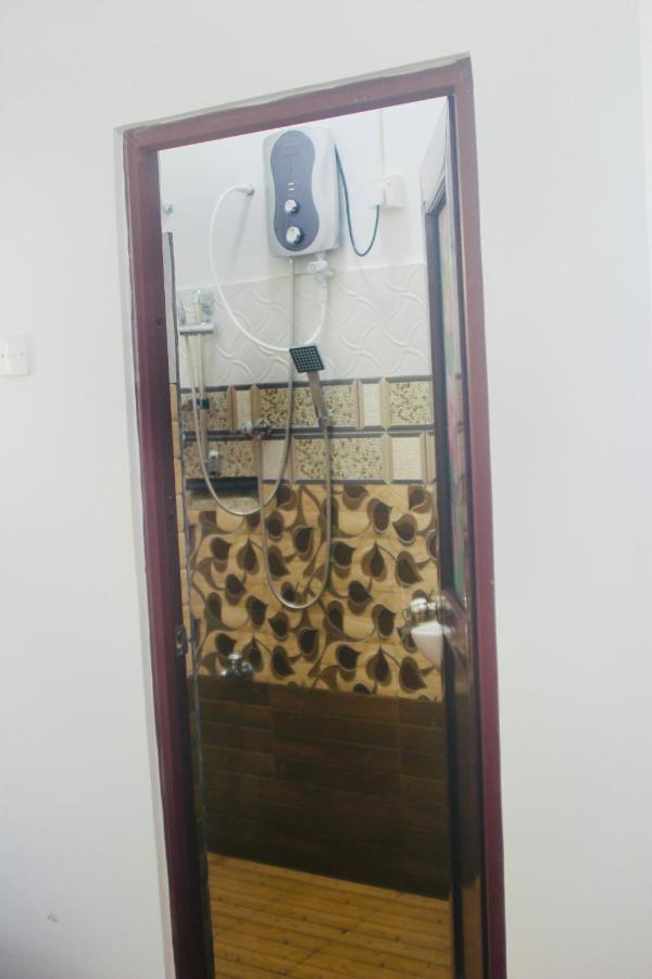 Hotel Sunshine Guest à Matara Extérieur photo