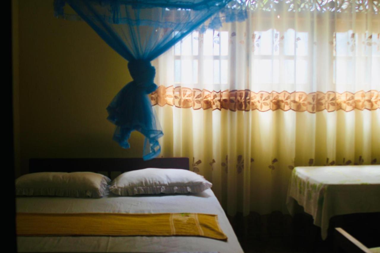 Hotel Sunshine Guest à Matara Extérieur photo