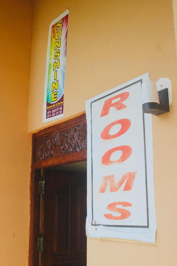 Hotel Sunshine Guest à Matara Extérieur photo