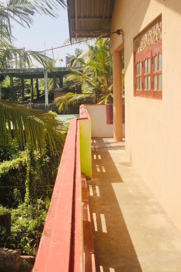 Hotel Sunshine Guest à Matara Extérieur photo