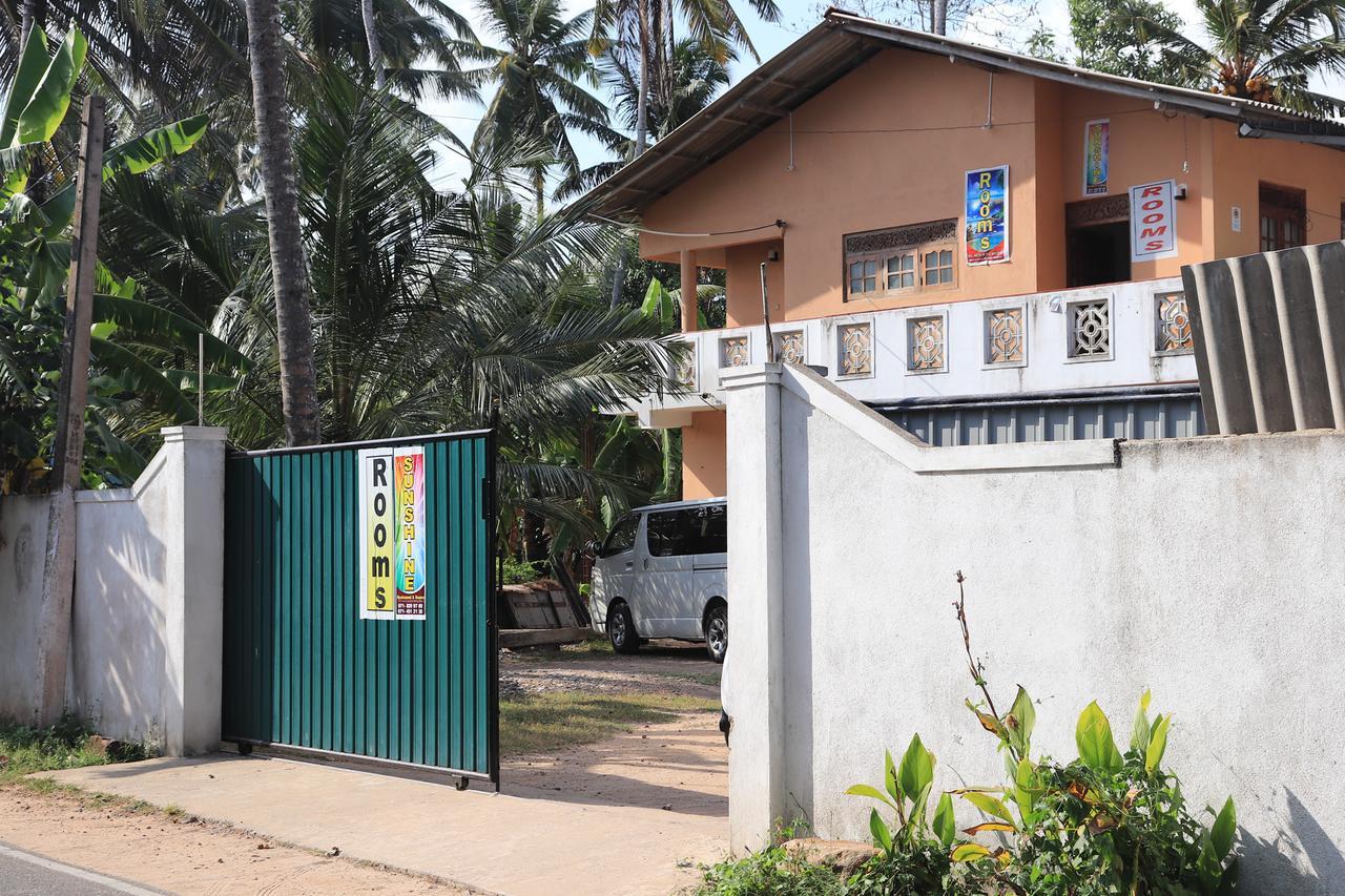 Hotel Sunshine Guest à Matara Extérieur photo