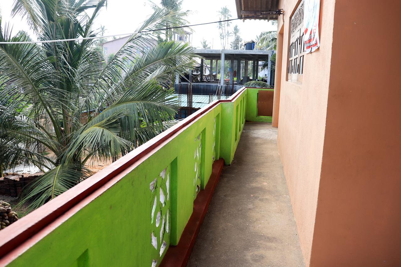 Hotel Sunshine Guest à Matara Extérieur photo