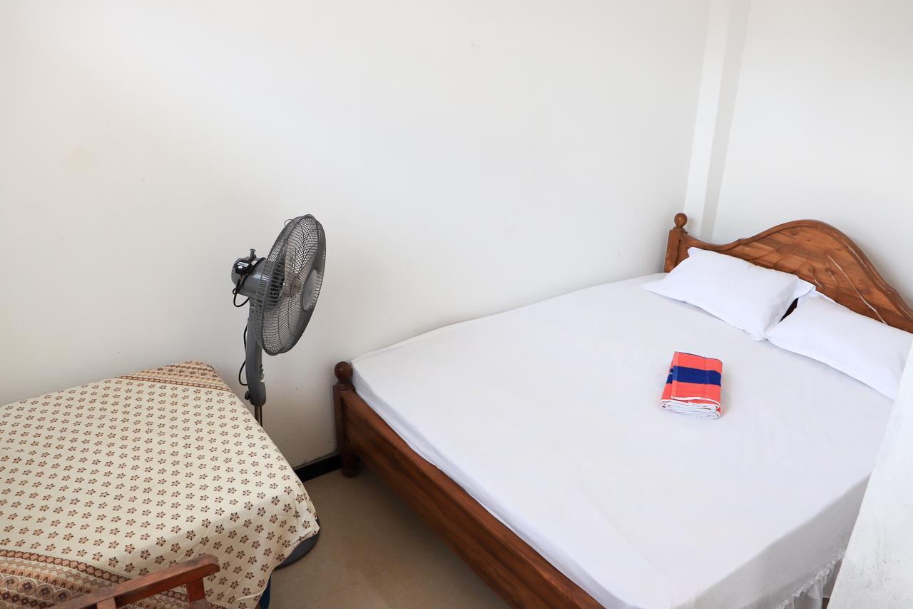 Hotel Sunshine Guest à Matara Extérieur photo