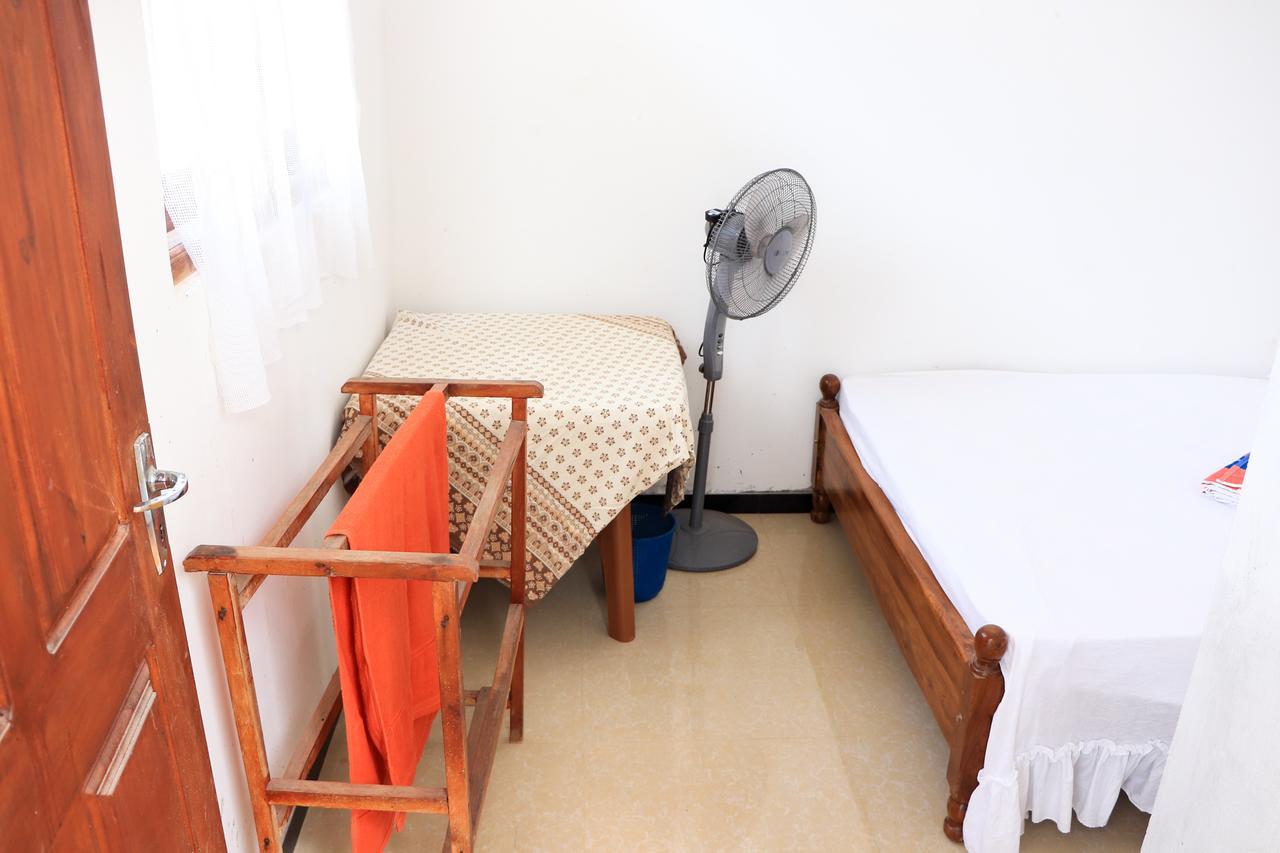 Hotel Sunshine Guest à Matara Extérieur photo