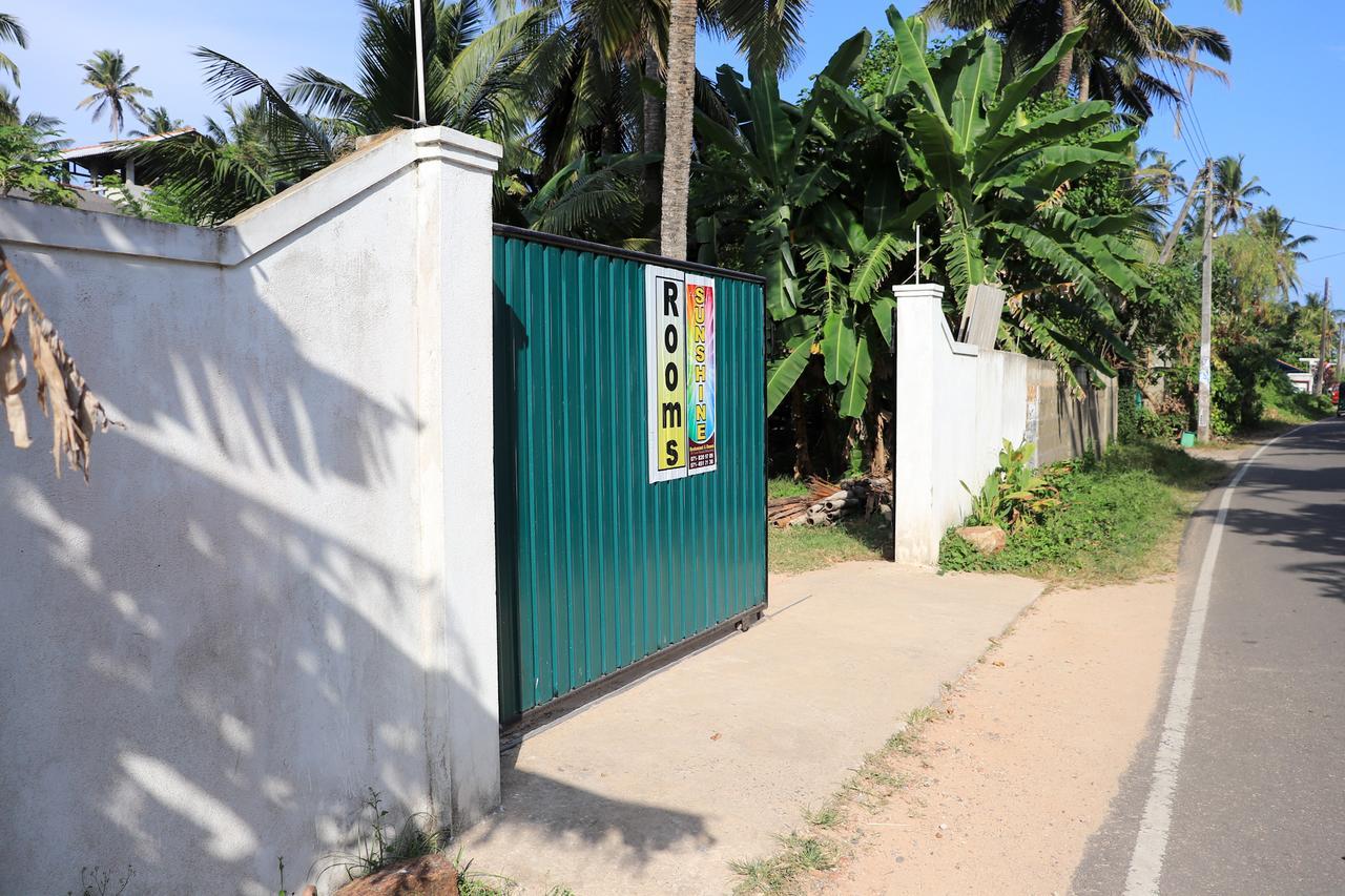 Hotel Sunshine Guest à Matara Extérieur photo