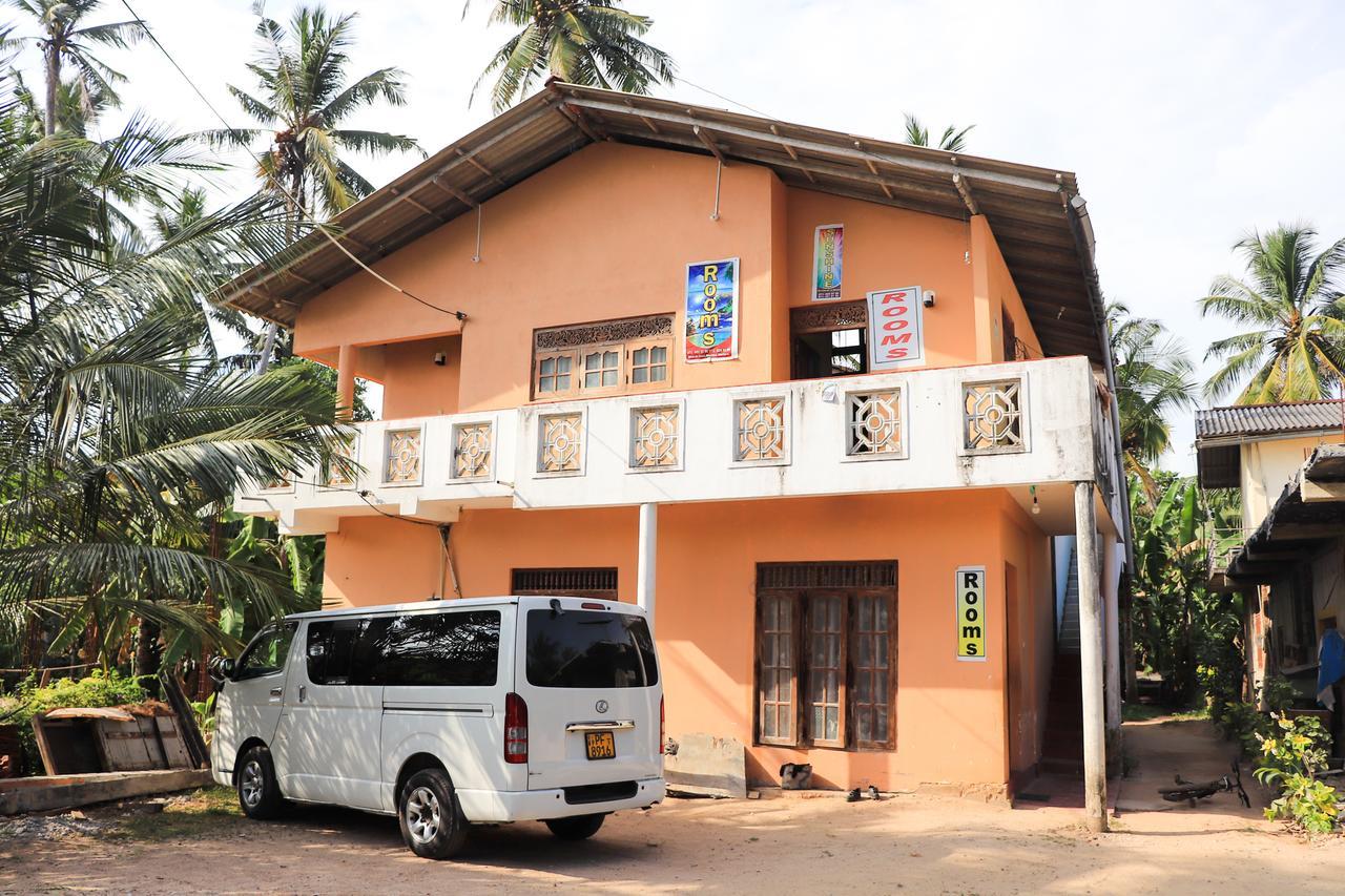 Hotel Sunshine Guest à Matara Extérieur photo