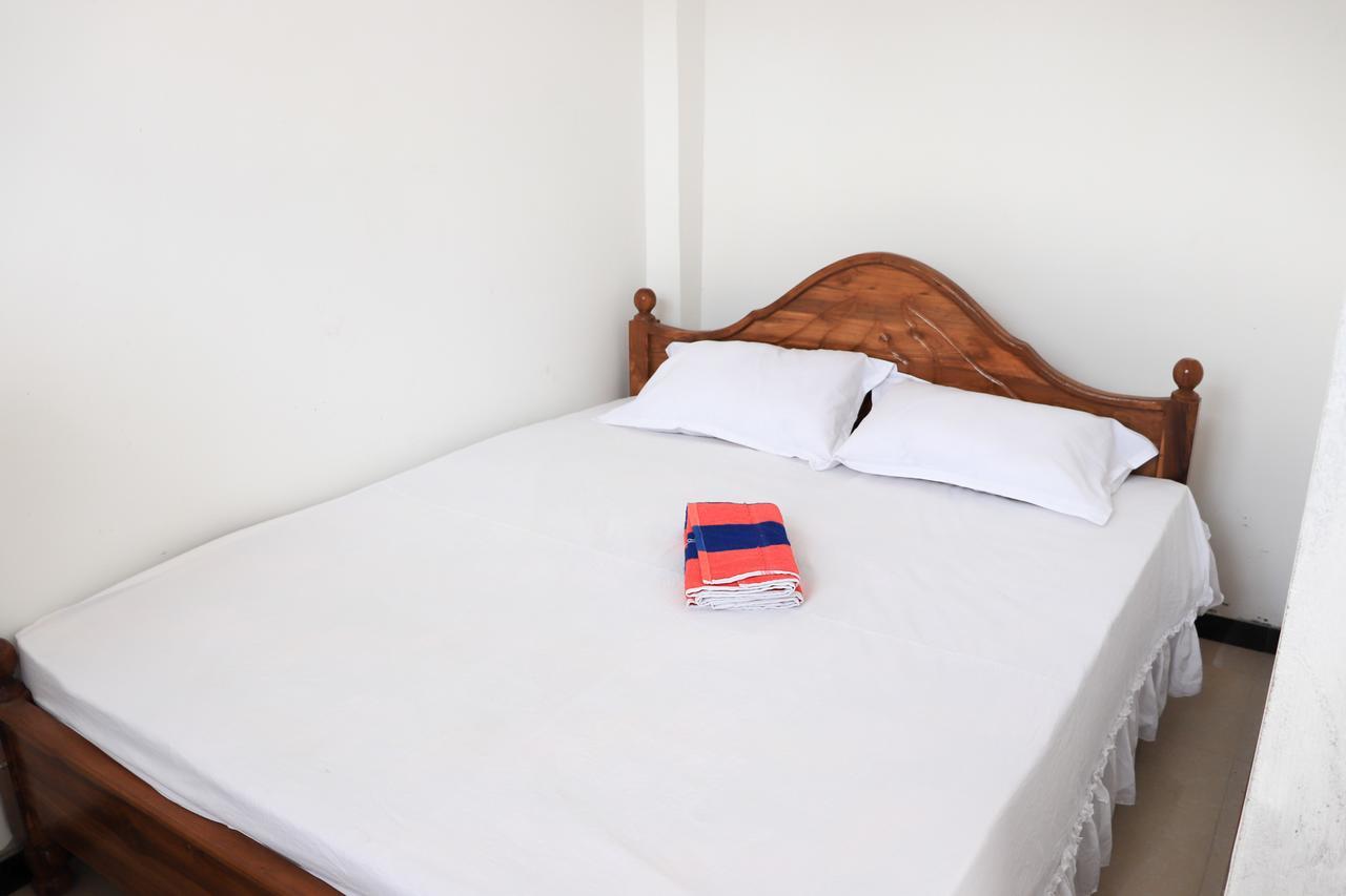 Hotel Sunshine Guest à Matara Extérieur photo